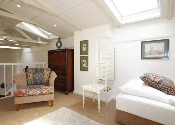 Bismarckstrasse 25a *