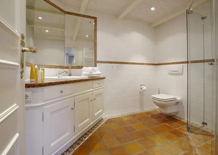 Bismarckstrasse 25a *